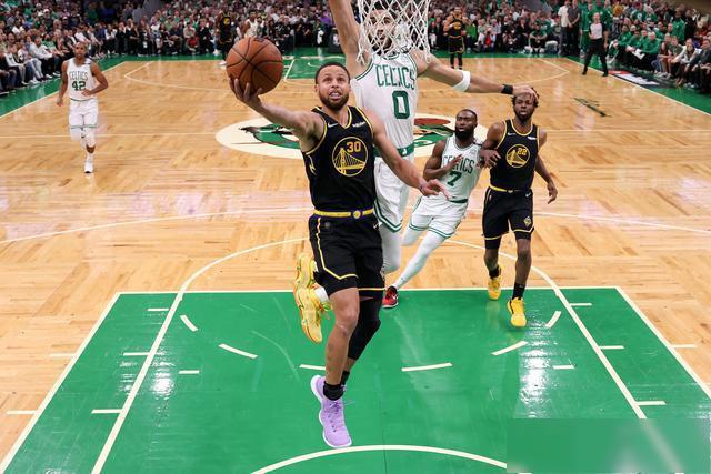 NBA精彩对决：湖人战勇士 东契奇单打技巧